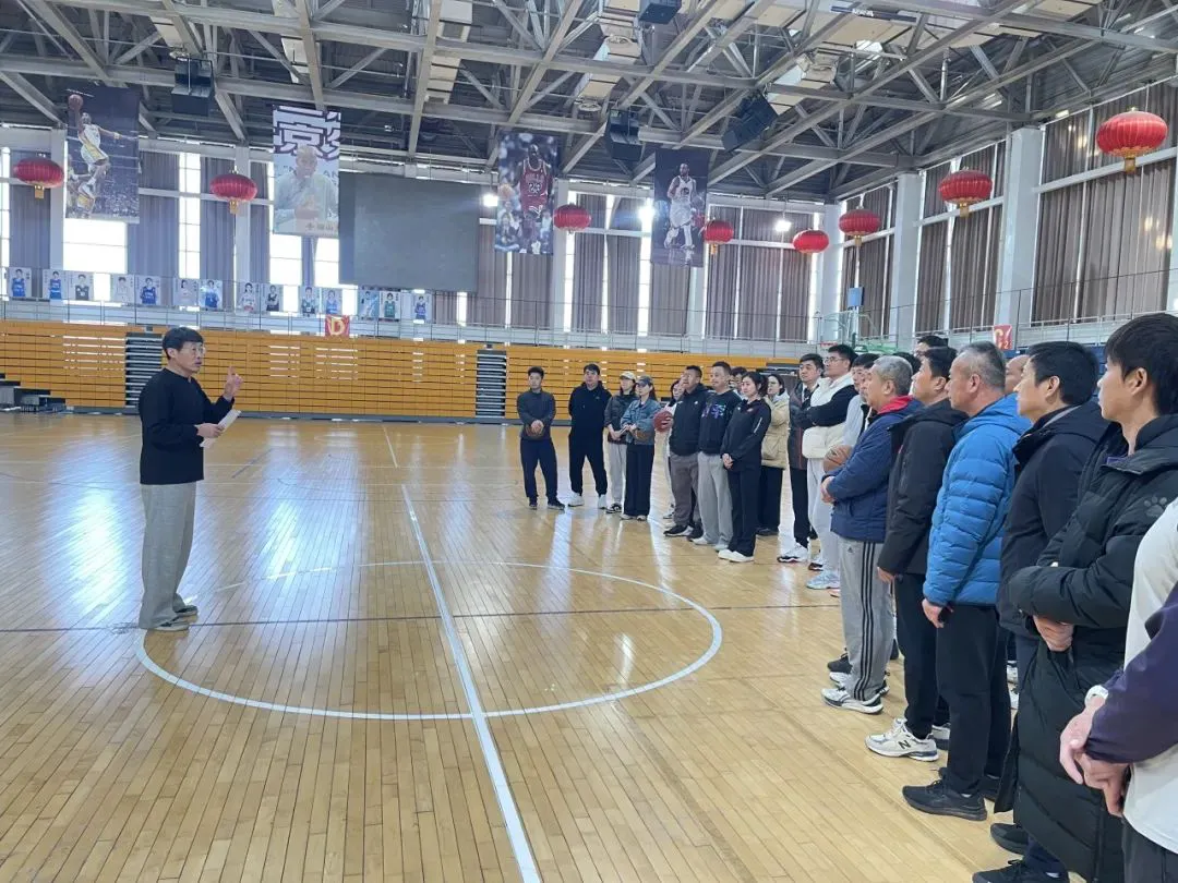 篮球教练如何帮助球员理解规则的重要性?_1